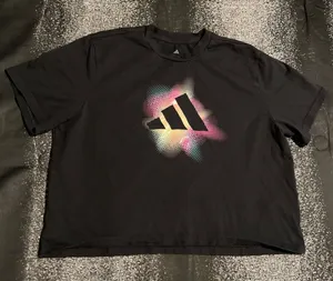 Womens large Adidas loose fit black/multi graphic shirt sleeve cropped tee thumbnail 1