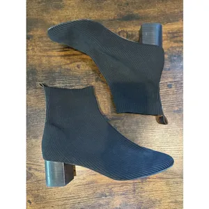 KURT GEIGER LONDON Mini‎ Elmer Ankle Boots womens size 40.5 9.5 Ribbed Fabric thumbnail 2