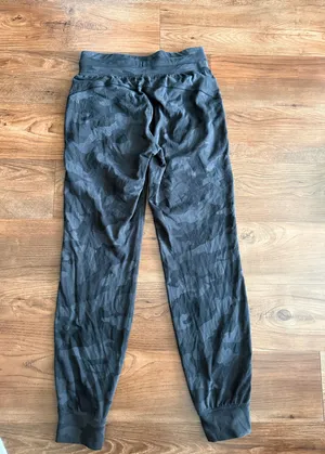 Lululemon Camo Joggers thumbnail 4