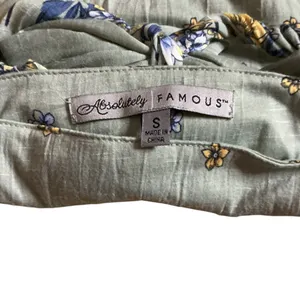 Absolutely Famous Floral Flutter Sleeve Tank - Sage Green - Size Small thumbnail 3