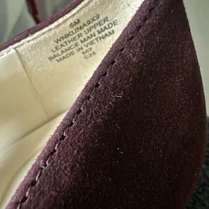 Nine West Burgundy Suede Heels size 6 thumbnail 6