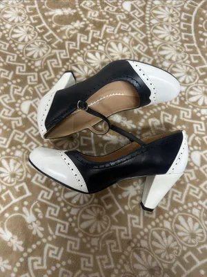 Black and White Mary Jane Block Heel Pumps thumbnail 6