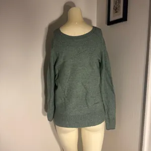 LOFT Size Small Green Crew Neck Sweater Classic Knit Design thumbnail 10