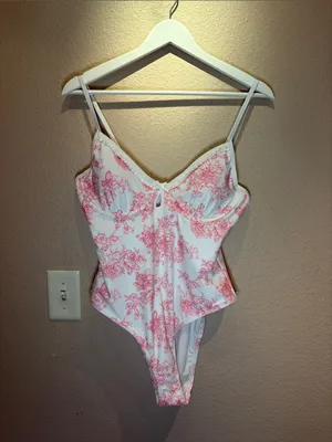 New No Boundaries Women’s Pink Toile Floral One Piece Swimsuit Large 12-14 NWOT thumbnail 4