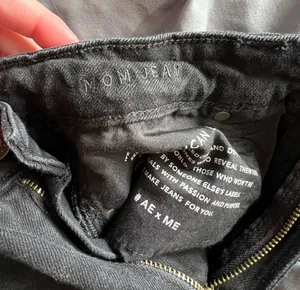 American Eagle Outfitters Mom Jean thumbnail 5