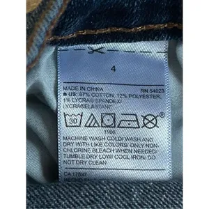Old Navy Jean Short Size 4 thumbnail 4