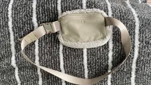 Lululemon Bag Everywhere Belt Fleece thumbnail 2