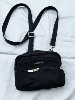 Spacious BAGGALLINI crossbody🖤🖤 thumbnail 1