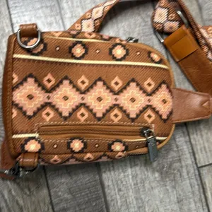 Wrangler Ladies Aztec Patterned Cross-body Bag thumbnail 5