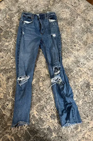 Abercrombie High-Rise Jeans thumbnail 1