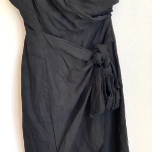 Here Comes the Sun One Shoulder Linen Blend Mini Dress in Black thumbnail 4