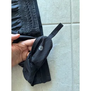 Lululemon Break New Ground Shorts Womens 8 Black Unlined Packable Travel Running thumbnail 4
