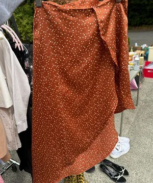 PrettyLittleThing Burnt Orange Polka Dot Midi Skirt thumbnail 1
