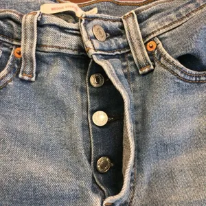 Levi’s Wedgie Straight Jeans 27 button fly raw hem thumbnail 5