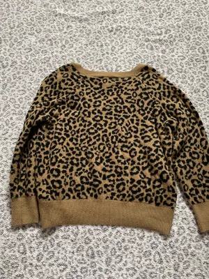 Old Navy Sweater thumbnail 2