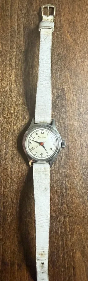 Vintage Garland Wrist Watch Original Leather Strap. ID Watch Case Company Winds thumbnail 1