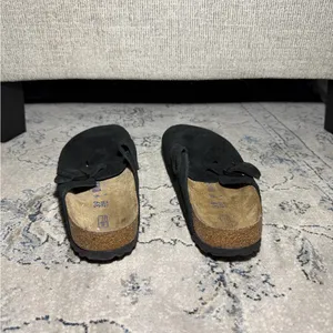 Birkenstock Boston Soft Suede Clogs in Black thumbnail 9