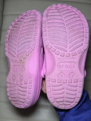 CROCS Womens 7 Clogs in Bright Pink thumbnail 4