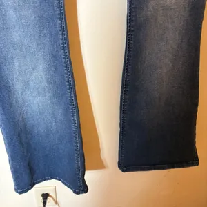 BDG Urban Outfitters Ruched Dipped V Flare Jeans Size 30 Dark Wash Blue thumbnail 4