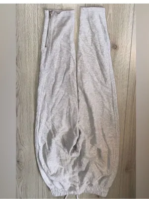 Victoria’s Secret pink Light Gray grey Jogger Sweatpants thumbnail 3