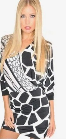Analili black white and blush pink giraffe print dress size XS thumbnail 1