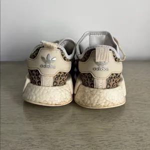 Adidas Women's NMD R1 Animal Print Sneakers Size 7.5 thumbnail 10