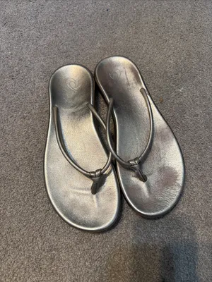 Olukai Gold Metallic Thong Huawai Sandals thumbnail 2