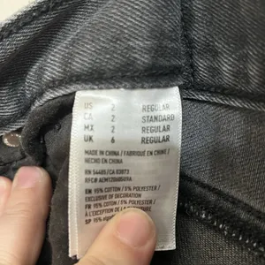 American Eagle High Rise Black Mom Jeans Women's‎ Size 2 Distressed thumbnail 8