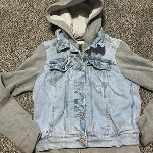 Hollister - Jean Vest over Gray Hoodie - XS thumbnail 1