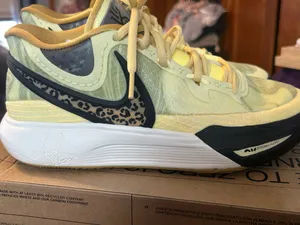 Nike Kyrie 8 Citron Tink Black Wheat Golf thumbnail 5