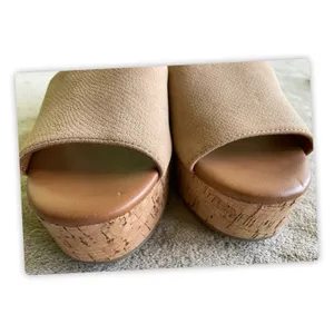 Michael by Michael Shannon Cork‎ Wedge Sandals Womens 7 Tan Suede thumbnail 5