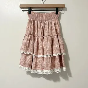 MISA Floral Tiered Mini Skirt in Pink‎ size Small thumbnail 2