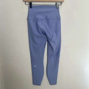 ALO YOGA- 7/8 High-Waist Airlift Legging Lilac Blue Size XXS thumbnail 4