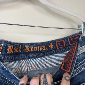 Rock Revival Buckle Gwen Embellished Y2K Rocker Low-Rise Capri Jeans Size 32 thumbnail 9