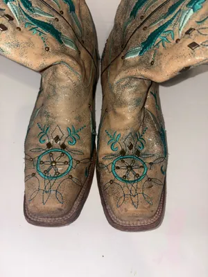 Corral Boots are the Women's Sand Horse Inlay and Multicolor Embroidery Square Toe model (A4266 thumbnail 5