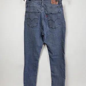 Levi's Women’s 721 High Rise Skinny Blue Jeans in size 29 thumbnail 6