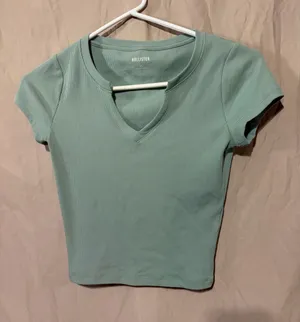 Hollister T-shirt thumbnail 1