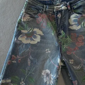 Women's Denim Floral Stamped Jeans Size Large #260709 thumbnail 2