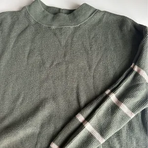 American Eagle great sweater thumbnail 2
