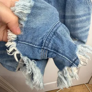 Abercrombie & Fitch blue light‎ wash distressed adjustable pocket short overalls thumbnail 4