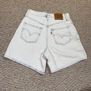 Levis Premium High Baggy Shorts Light Acid Wash Denim W25 Summer Minimalist thumbnail 2