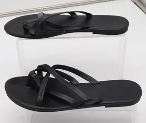 Caslon Sandals Womens 40 Strappy Toe Loop Black Flat Minimalist Excellent thumbnail 1