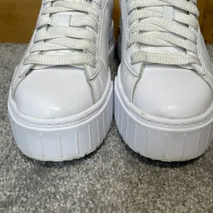 Puma Women's White Leather‎ Mayze Classic Sneakers Size 7 thumbnail 4