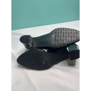 Soft style size 11 Sleek Black‎ Patent Leather Pumps thumbnail 8