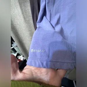 Nike lightweight raglan style hoodie size medium, purple Nike- minor flaw read thumbnail 3