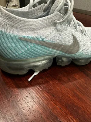 Great Nike Air VaporMax Flyknit in a white/teal colorway size 10 for women thumbnail 7