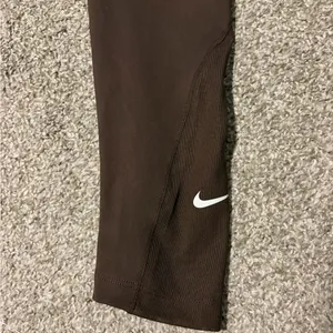 Women’s Nike Size Medium Ankle Mesh Brown Leggings thumbnail 4