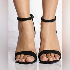 NWOT TOP Moda Black Hannah Sandals, size 8.5 thumbnail 2