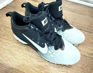 Nike Women's Size 9.5 Fastflex Baseball / Soccer Cleat thumbnail 1