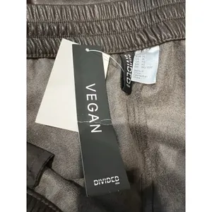 H&M‎ Divided Women's Vegan Faux Leather Wide Leg Pants Size XL Chocolate Brown thumbnail 3